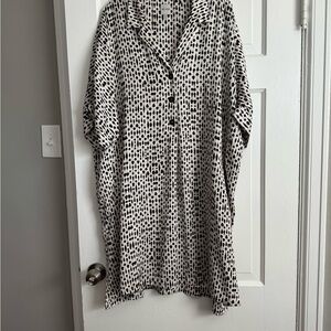 Women’s plus size Black and White Patterned Shirtdress